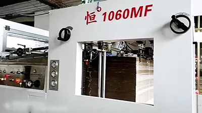 Troqueladora con plegado automático con stripping de cama plana, HF-1060MF