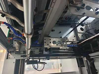 Troqueladora con plegado automático de cama plana (trabajo pesado)