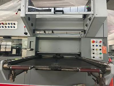 Troqueladora con plegado y stripping de cama plana (trabajo pesado)